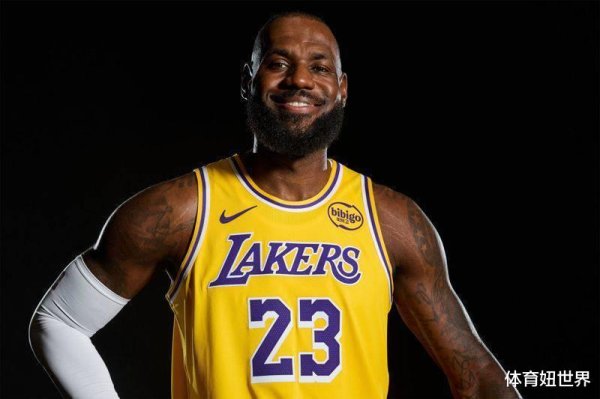 大通证券 詹姆斯生涯首缺揭幕战! 赛后检讨改当助教, 雷迪克赞: 他帮了大忙